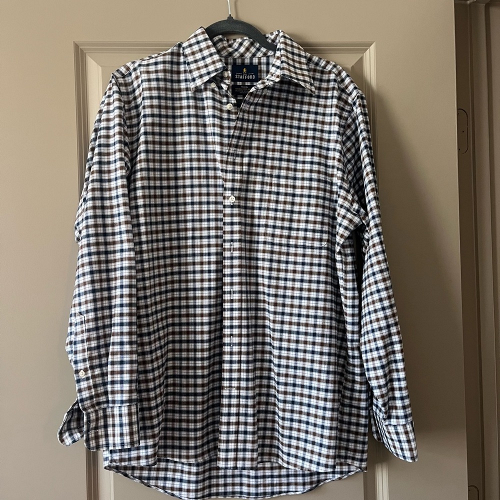 Stafford Men's Blue and White Checkered Shirt